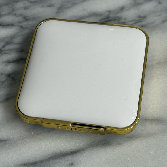 Tom Ford Sheer Highlighting Duo Shade: Reflects Gilt - Picture 2 of 3